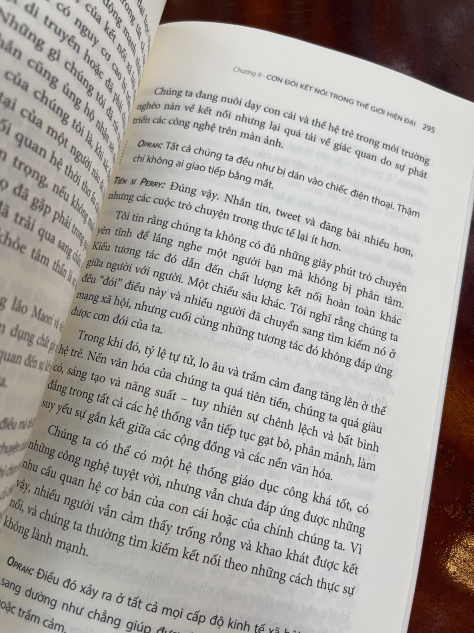 (New York Times Best Seller) CHỮA LÀNH NHỮNG SANG CHẤN TUỔI THƠ - Bác sĩ, Tiến sĩ Bruce D. Perry , Oprah Winfrey - Saigonbooks – Nxb Thế Giới (Bìa mềm)