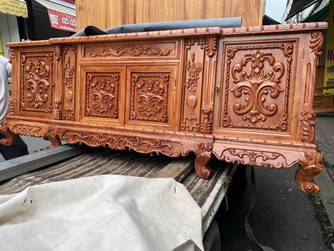 Kệ tivi gỗ hương đá chạm khắc hoa văn tinh xảo 2M2