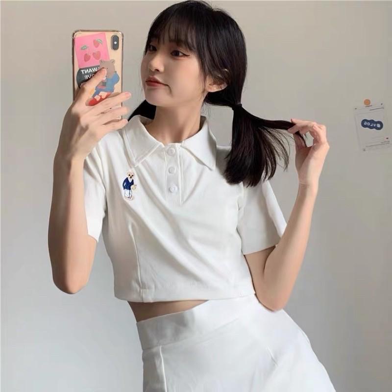Set áo polo croptop logo gấu mix chân váy xẻ 2021