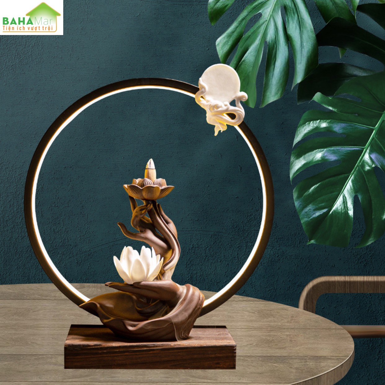 LƯ HƯƠNG VÒNG TRÒN ĐÈN LED PHONG CÁCH THIỀN - THÁC KHÓI TRẦM HƯƠNG CHẢY NGƯỢC BÀN TAY CẦM NHÀNH SEN "BAHAMAR" tạo không khí trong lành, tâm trạng tĩnh tại, làm giảm bớt lo lắng