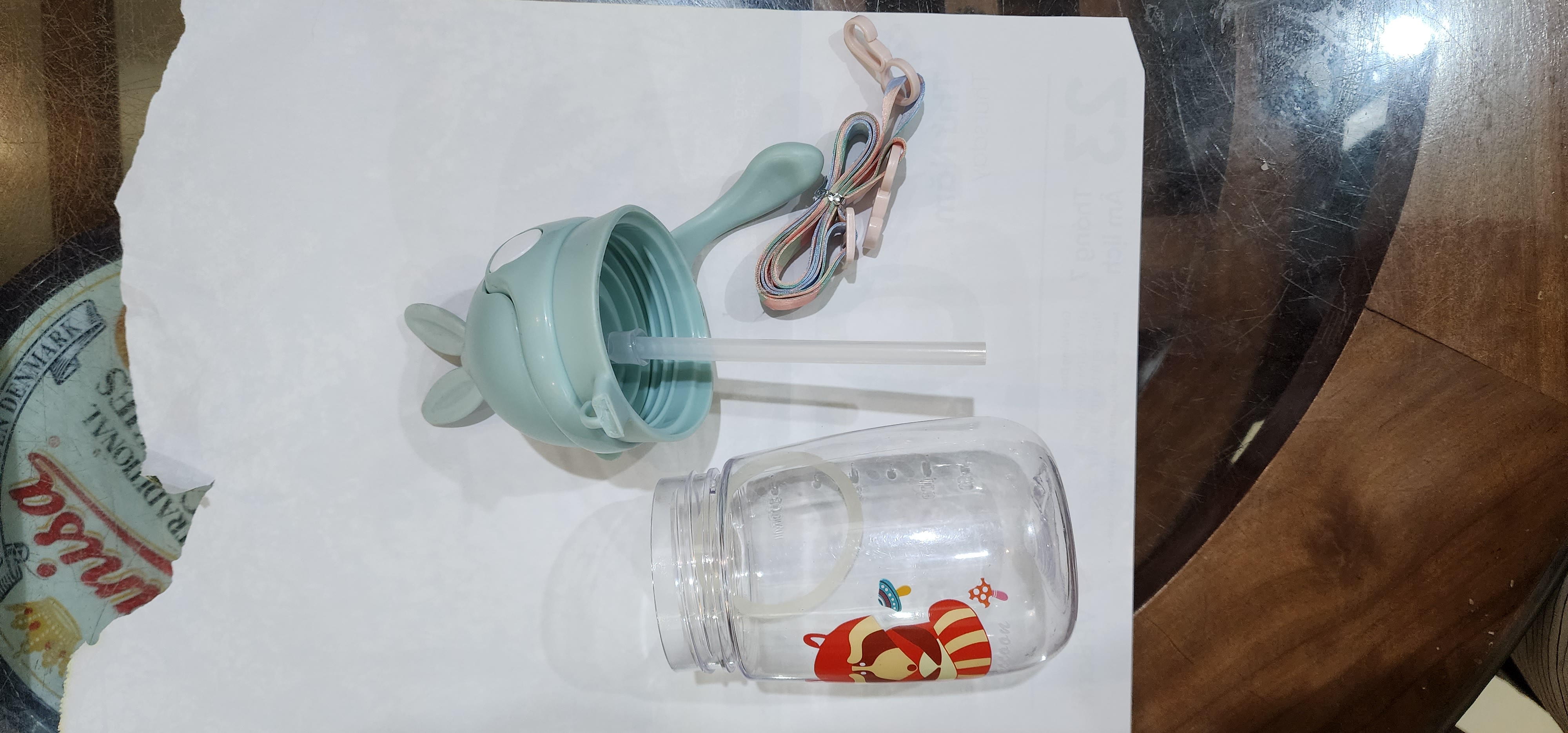 Bình Uống Nước Cho Bé  có dây đeo có 1 tai như hình ảnh) •Chất liệu: nhựa PP an toàn • •Có Dây Đeo Tay Cầm Tiện Lợi.