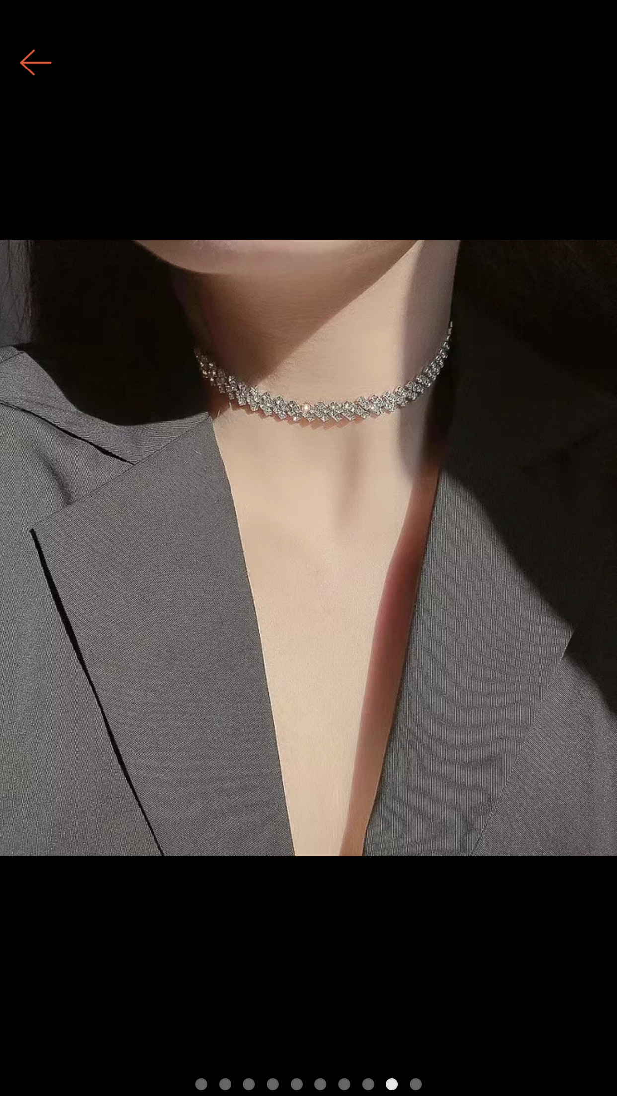 Vòng cổ chocker đính đá sang trọng