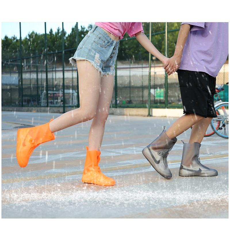 Phong cách mới nhất giày chống mưa bọc áo mưa chống trượt chống trượt ô tô điện đi xe máy ngoài trời của phụ nữ che chân hiện vật