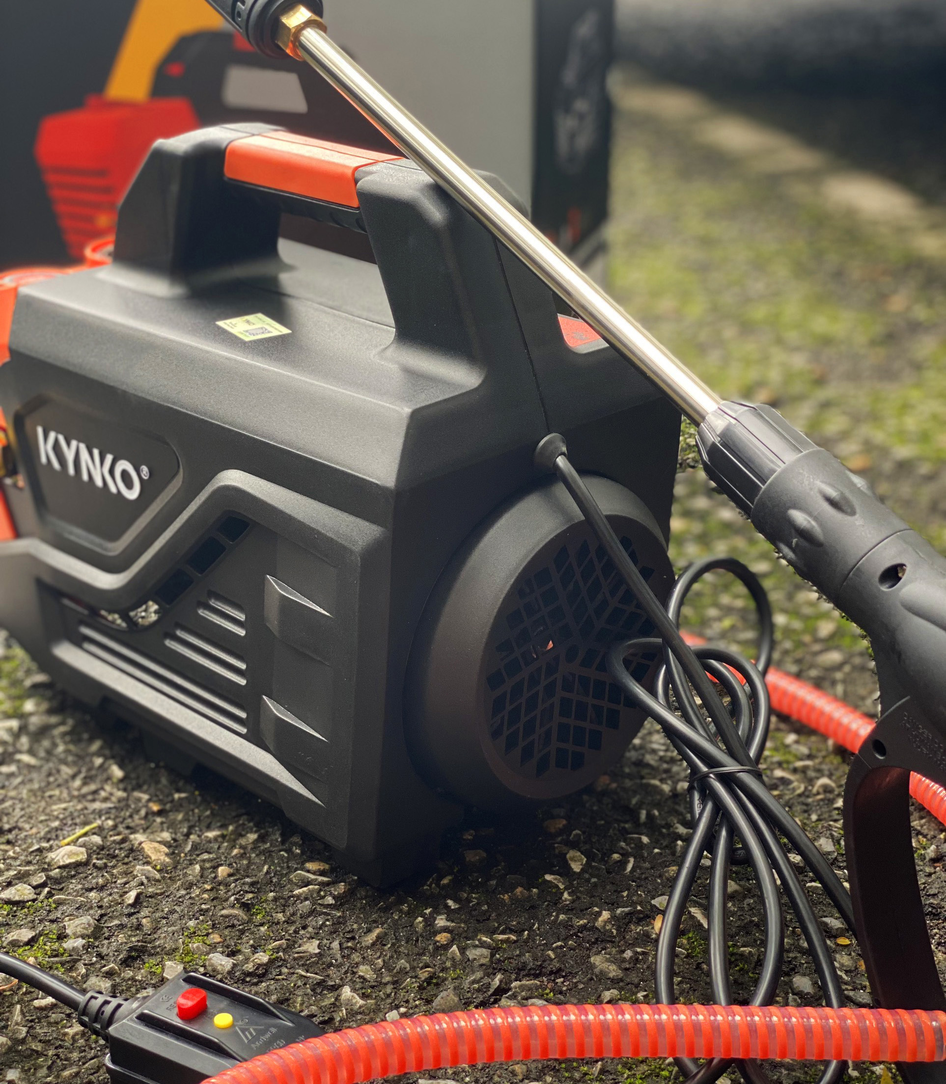 Máy rửa xe áp lực cao nhập khẩu chính hãng Kynko KW03 siêu bền
