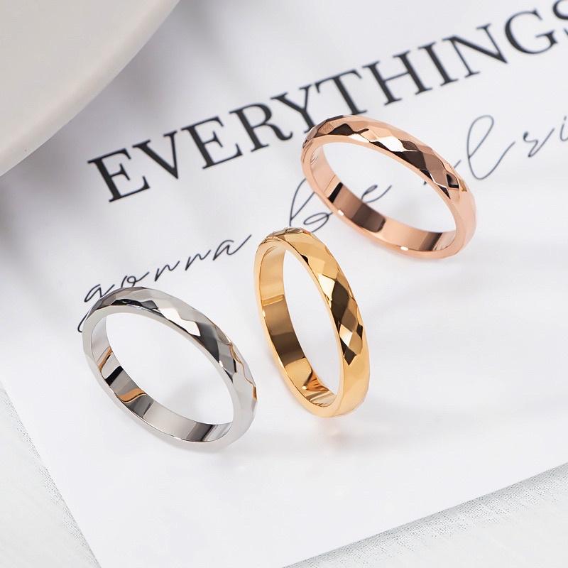 Nhẫn nam nữ cặp đôi titan không đen vạt xéo sáng trơn đẹp Ring House