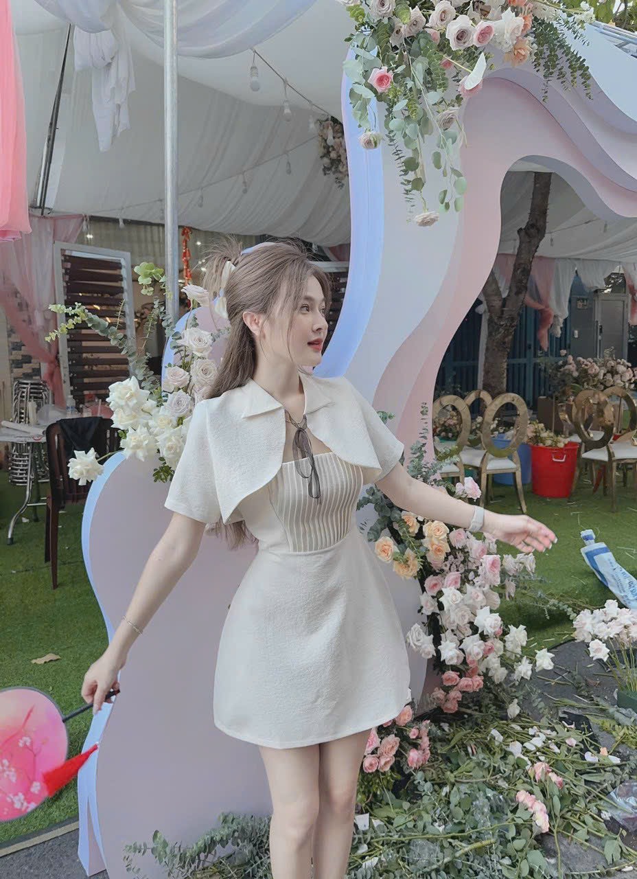 ĐẦM DẬP LY NGỰC CỘT DÂY NƠ KÈM ÁO KHOÁC MÀU Y HÌNH