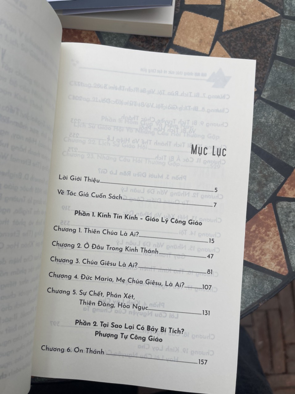 GIẢI ĐÁP NHỮNG THẮC MẮC VỀ ĐẠO CÔNG GIÁO – 300 câu hỏi thường gặp nhất - Lm. Kenneth D.Brighenti &amp;- Nhóm Majorica – Dòng Tên Việt Nam dịch – Nxb Tôn Giáo