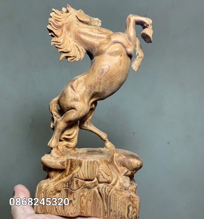 Tượng con ngựa phong thủy bằng gỗ ngọc am thơm nức kt cao 20cm