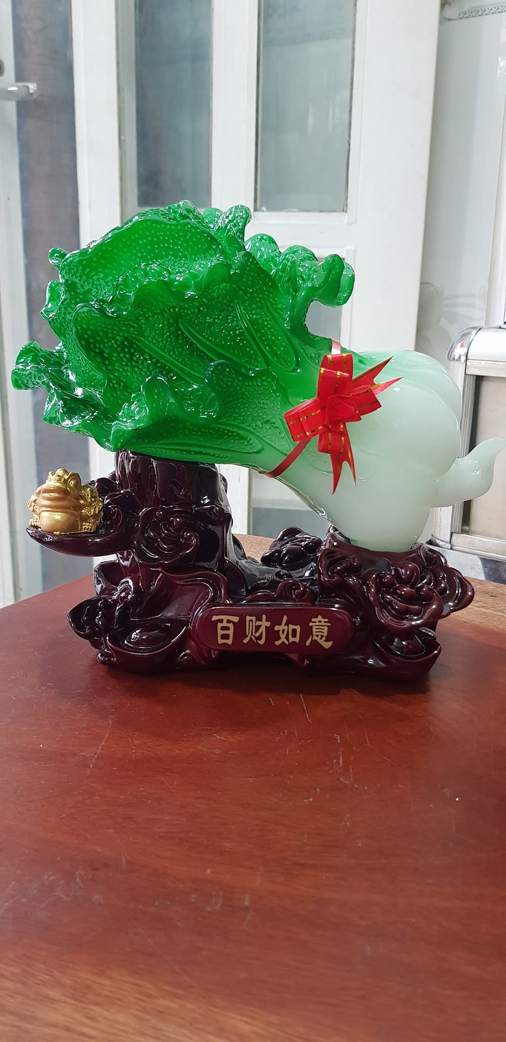 Tượng Bắp Cải Cóc Vàng Phong Thuỷ Tài Lộc đế gỗ thỏi vàng Size trung Ngang 25cm x Cao 21cm x Sâu 11cm Công dụng trưng bắp cải tượng trưng cho của cải cóc giữ ngậm tiền trưng bàn làm việc, nhà, công ty, quà biếu tặng ý nghĩa ạ