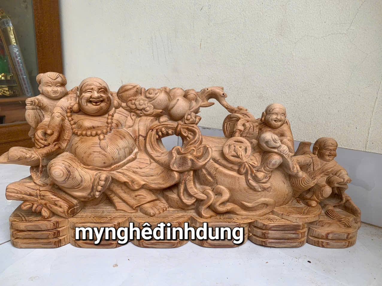 Tượng phật di lặc tam phúc kéo bao vàng bằng gỗ ngọc ngọc am thơm nức kt 50x22x12cm