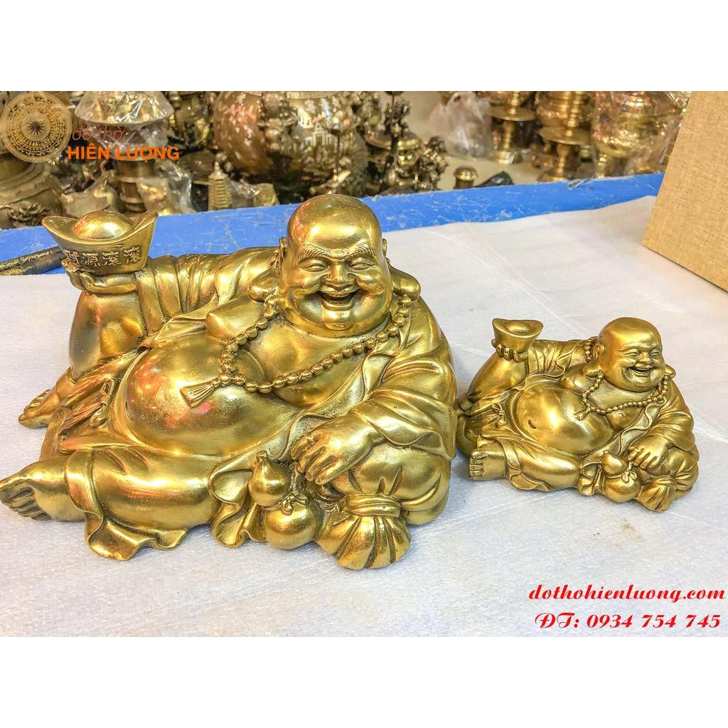 Tượng Di Lạc Nằm Cầm Thỏi Vàng Túi Tài Lộc Bằng Đồng Thau