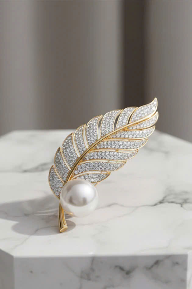 Trâm Cài Áo Vest, Áo Dài Đính Ngọc Trai Baroque Hình Lông Vũ thời trang thiết kế Hity ACC404