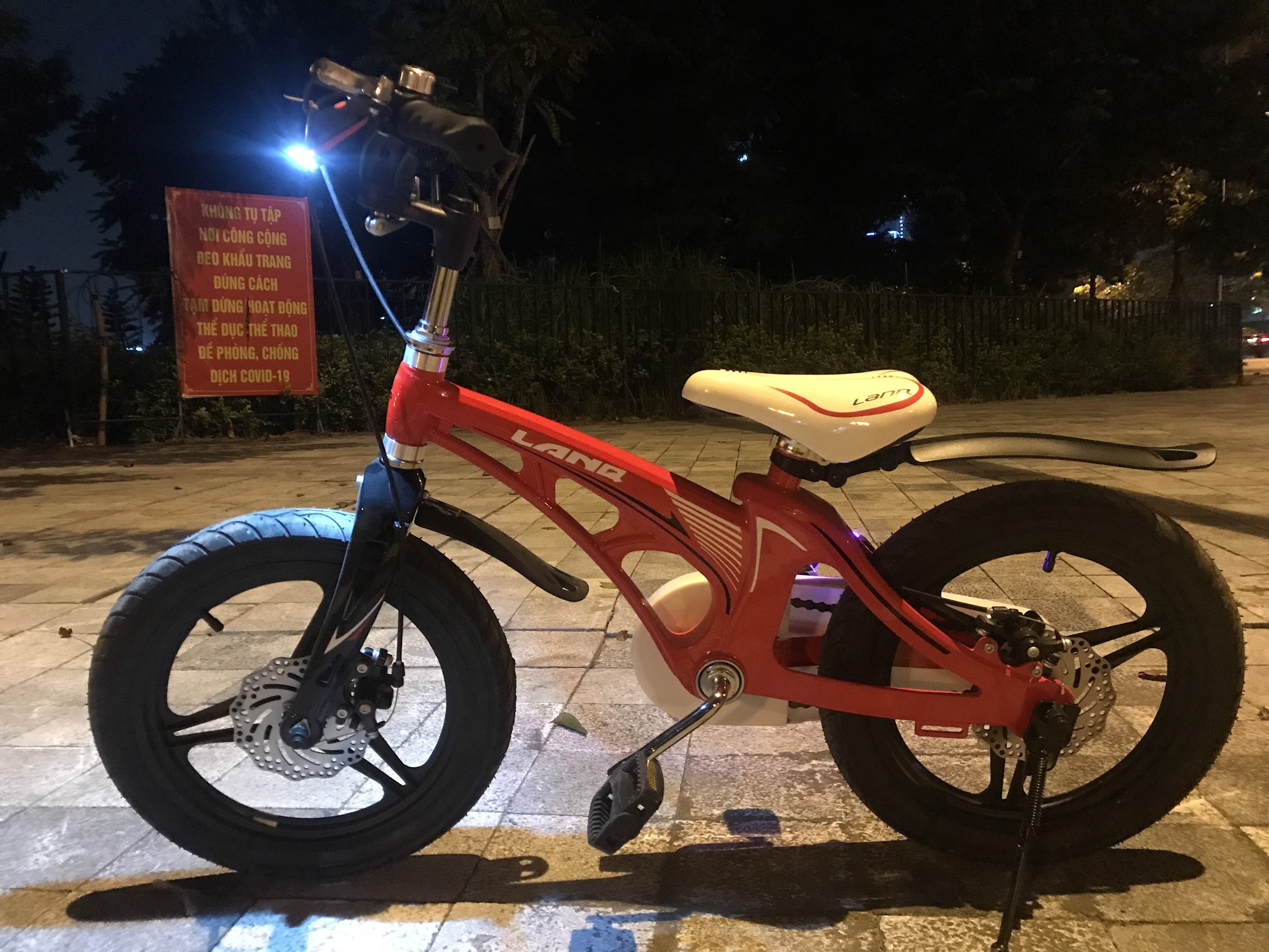 Xe Đạp Trẻ Em Cao Cấp LanQ FD46 Vành Đúc Tay Lái Gập Gọn Dành Cho Bé Từ 2 Đến 7 Tuổi