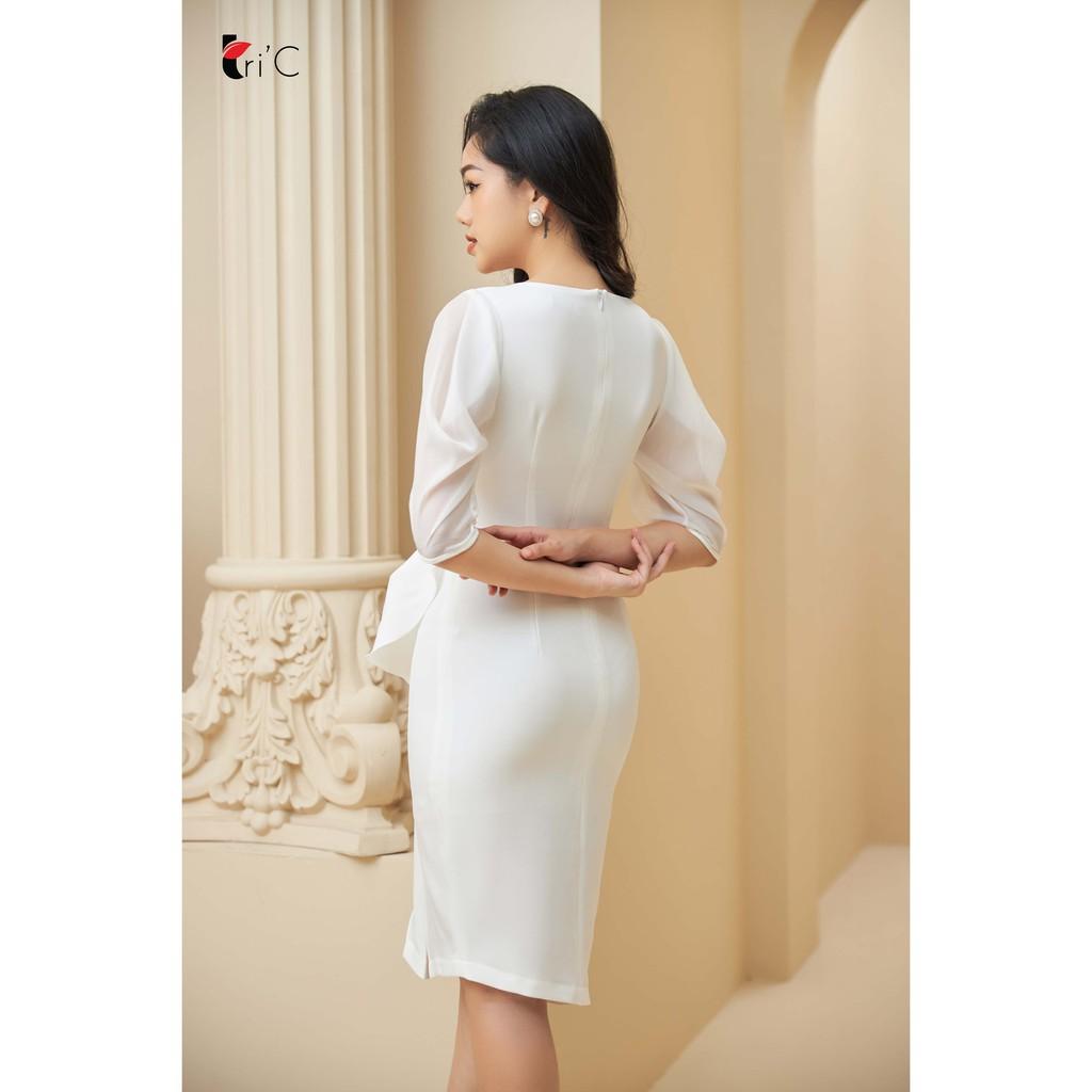 Đầm ôm bèo lệch đính cúc ngọc cổ vuông Tri'C Luxury A21520