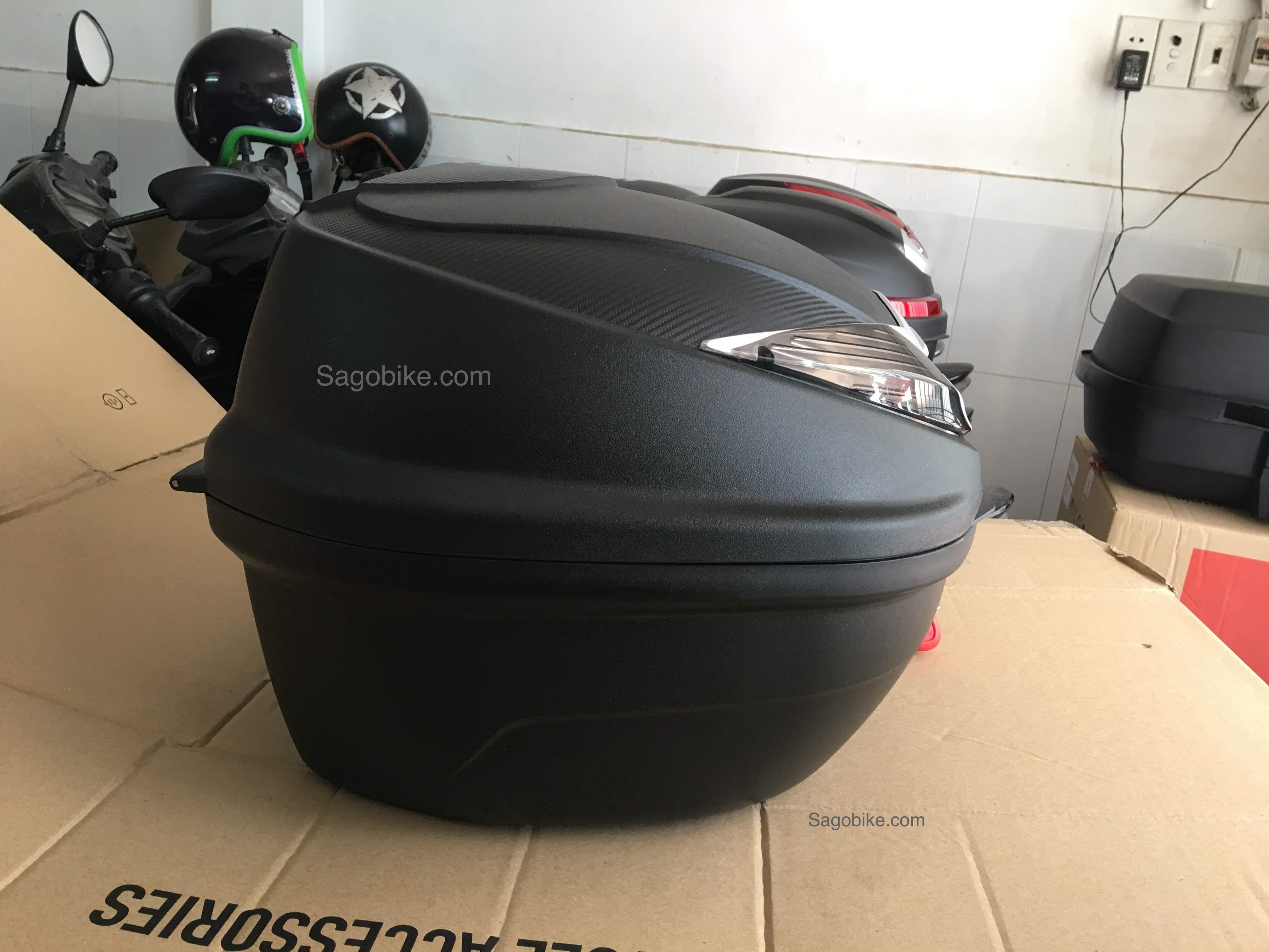 Thùng givi B360NT, thùng 36 lit kèm đế MP70N và ốc gắn