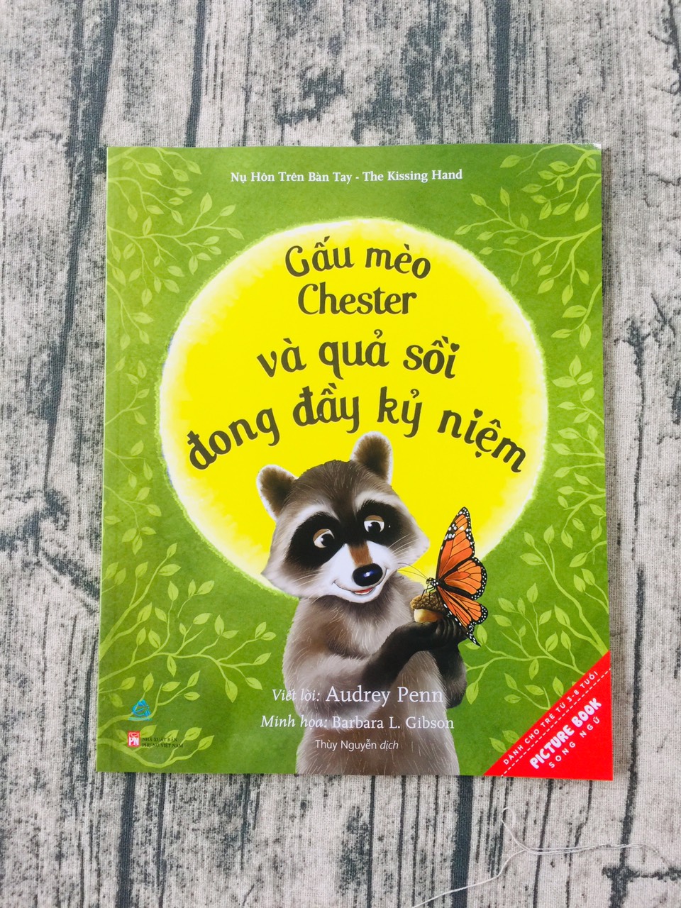 Gấu Mèo Chester Và Quả Sồi Đong Đầy Kỉ Niệm