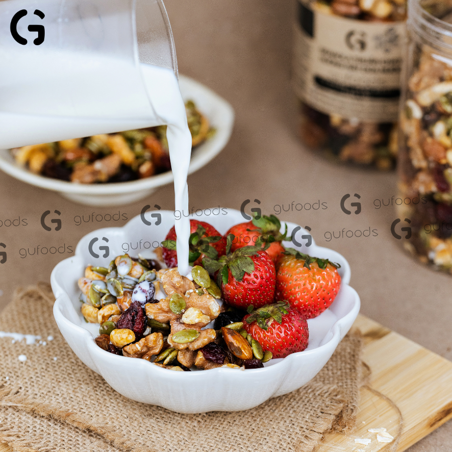 Hình ảnh Granola thuần chay nướng mật dừa nước GUfoods (0% yến mạch; Mix siêu hạt mắc ca, nam việt quất, hạnh nhân, hạt điều, nho khô) - Dinh dưỡng, Tiện lợi, Thơm ngon, Giàu lợi ích sức khỏe