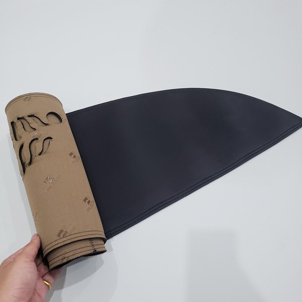 Thảm taplo ô tô Sorento 2015 - 2019 loại da vân cacbon chống nắng, chống nứt vỡ taplo, thảm taplo Kia Sorento