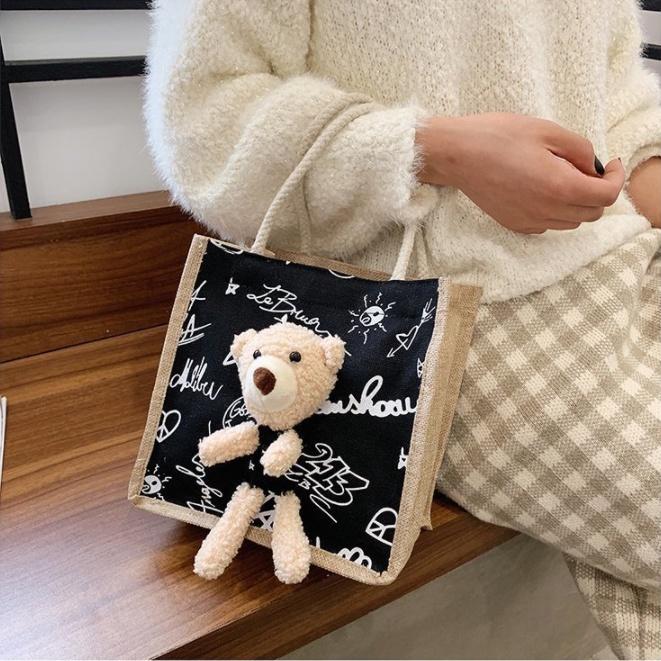 Túi cói mini thời trang gấu bông màu đen chữ trắng Phong cách Thời trang Trương Gia 06