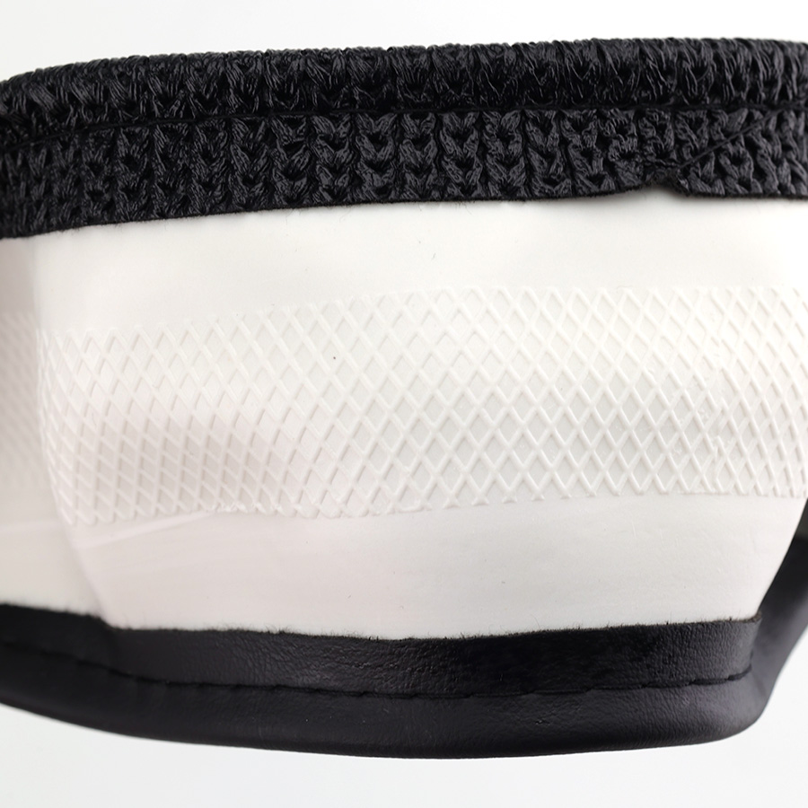 Bọc Vô Lăng D-Cut CIND E011D Size M Màu Đen Da PU Lõi TPE Chống Trượt Siêu Êm - Nhập Khẩu Chính Hãng