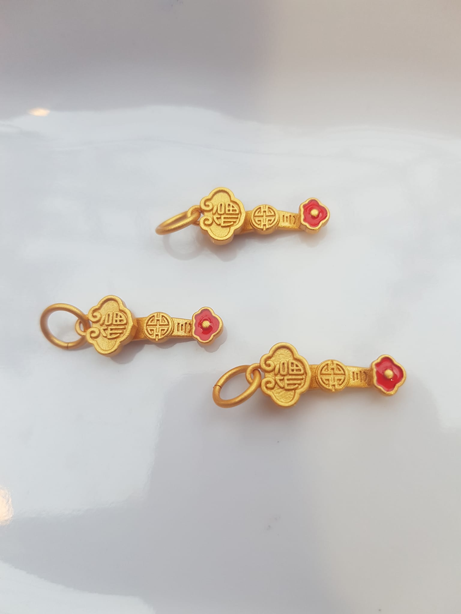 Phụ Kiện Charm Vòng Tay Nữ đẹp Hình Gậy Như Ý màu vàng phối vòng tay Nữ phối với vòng đeo tay của mình xinh xinh ạ