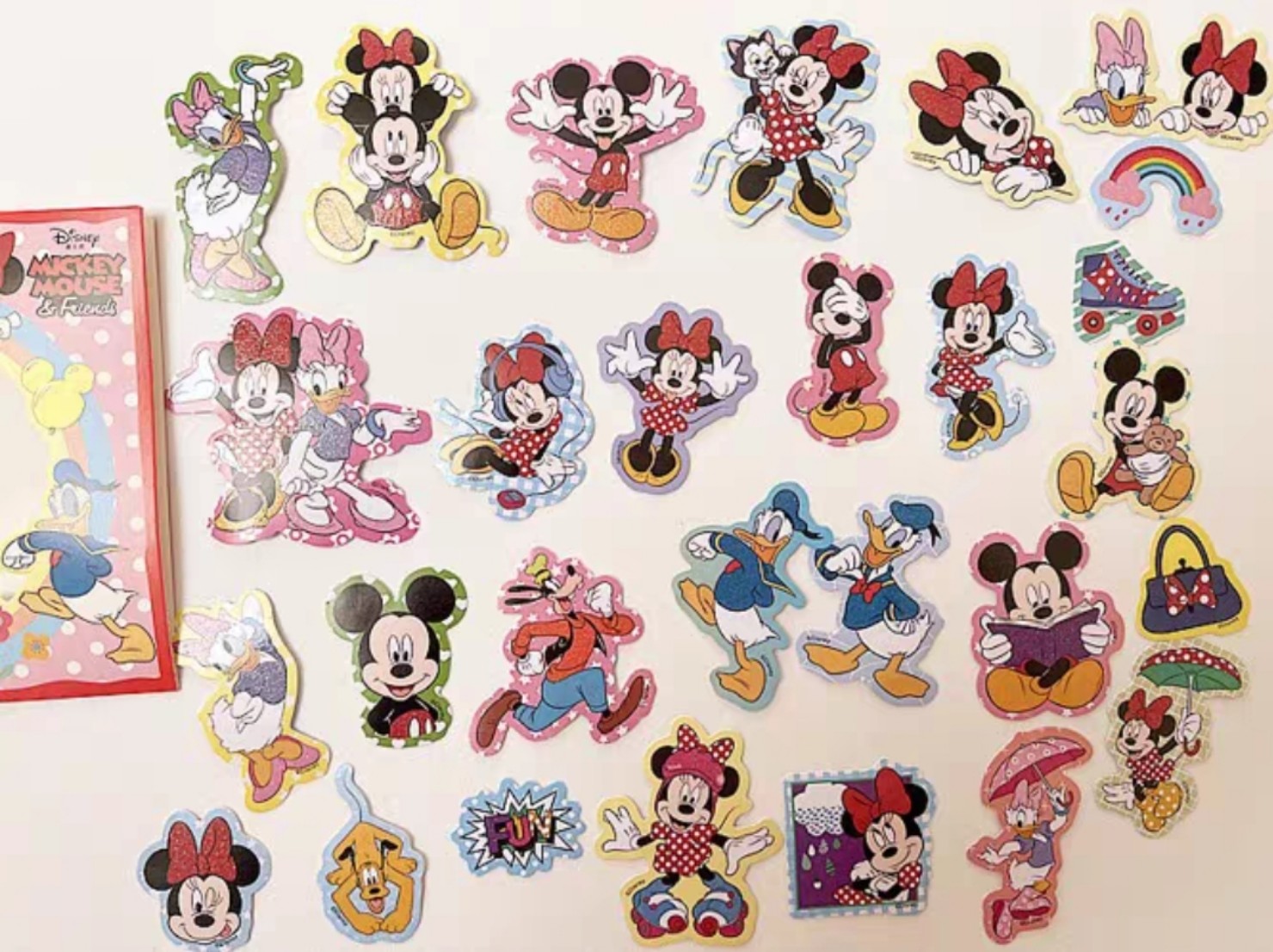 Set 28 sticker hình dán viền kim tuyến cho bé Mickey