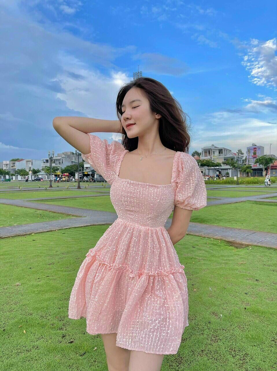 Đầm tay phồng hở lưng cổ vuông tùng xoè nhún tầng Ánh Dương Clothing M30