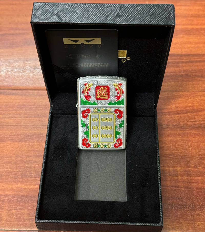 Vỏ Hột Quẹt Bật Lửa Xăng Đá Zorro Z2-1150 Họa Tiết Bàn Tính và Cá Chép Tài Lộc May Mắn Phát Tài - Mẫu Mới