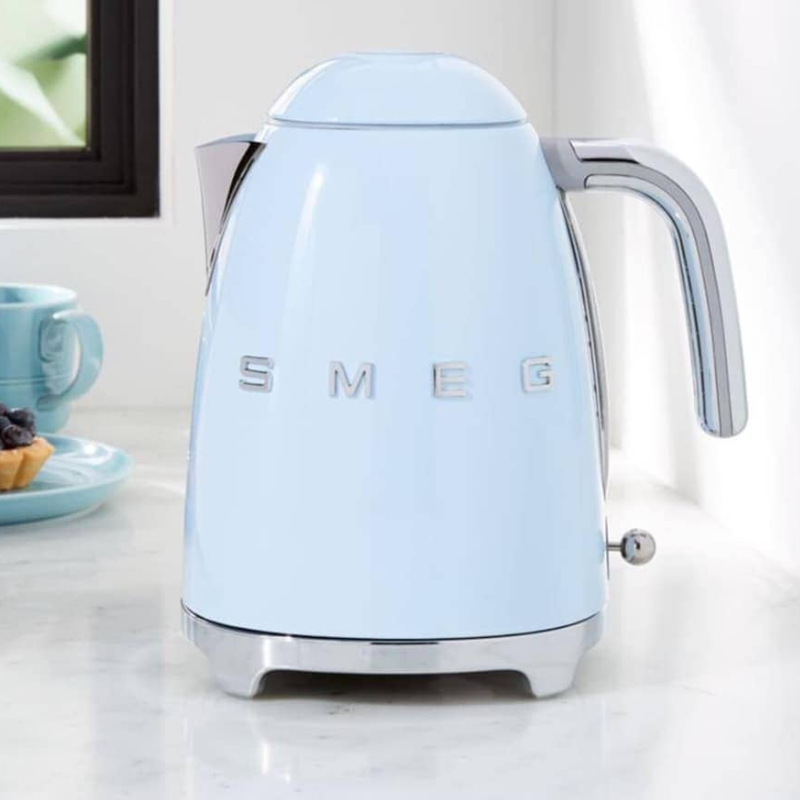Ấm đun nước Smeg màu xanh dương KLF03PBEU 535.43.678 - Hàng chính hãng