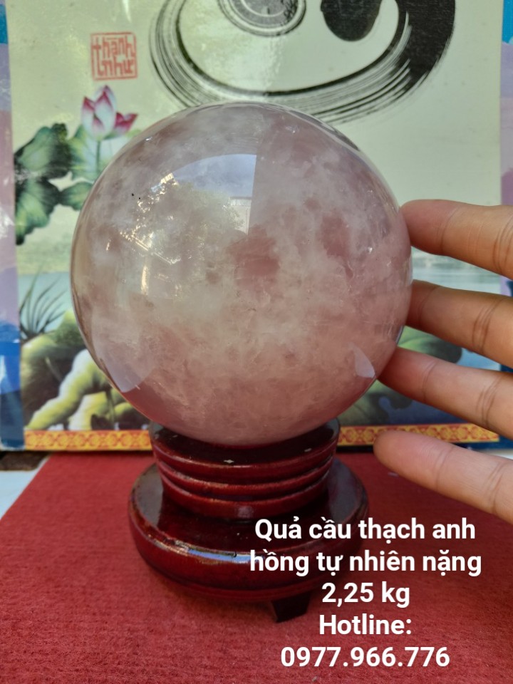 Quả Cầu Đá Thach Anh Hồng Phong Thủy Có Tặng Kèm Đế Gỗ Xoay