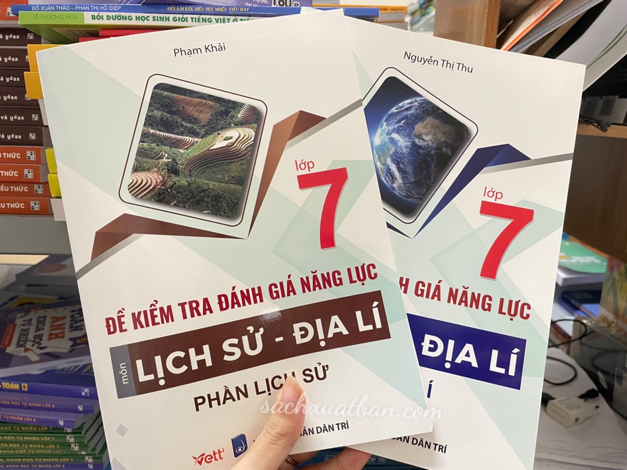 Combo 2 cuốn Đề kiểm tra đánh giá năng lực môn Lịch Sử - Địa lí Lớp 7