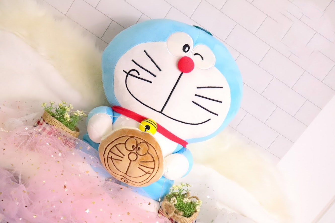 Gối mền Doraemon cầm bánh lông mịn - Xanh da trời - 45420