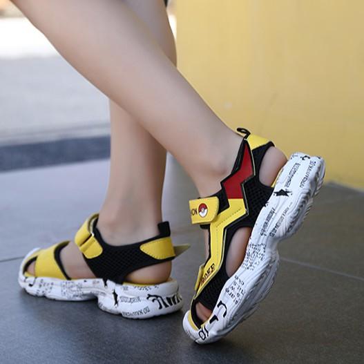 Giày Sandal bít mũi đế mềm chống trượt hình Pikachu bé trai 2021 (hot