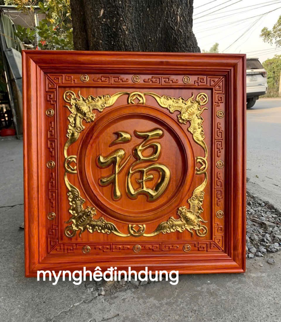 Tranh khắc chữ phúc bằng gỗ hương đỏ vuông 67x67x5cm