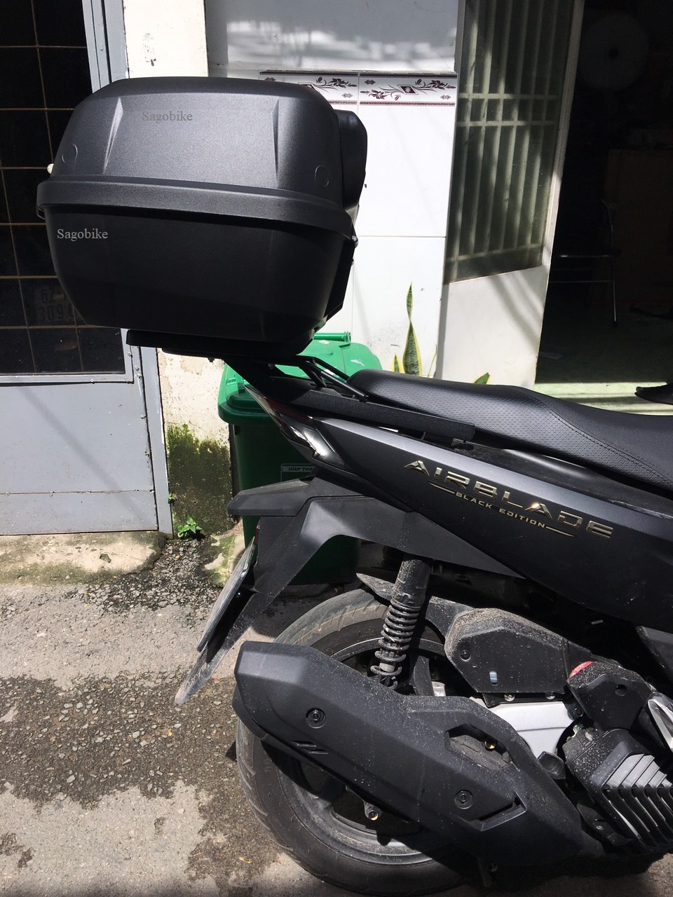 Thùng xe Airblade 125, thùng Givi E43NTL, gối tựa lưng BE3N và baga givi lắp cho Air Blade 2022