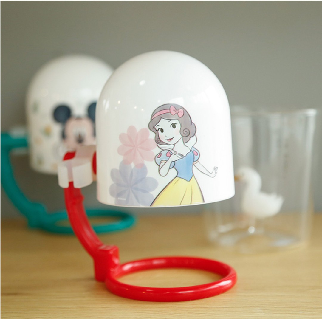Ly nhựa đánh răng súc miệng Disney xoay 360 chống đọng nước hình công chúa bạch tuyết Snow White cho trẻ em