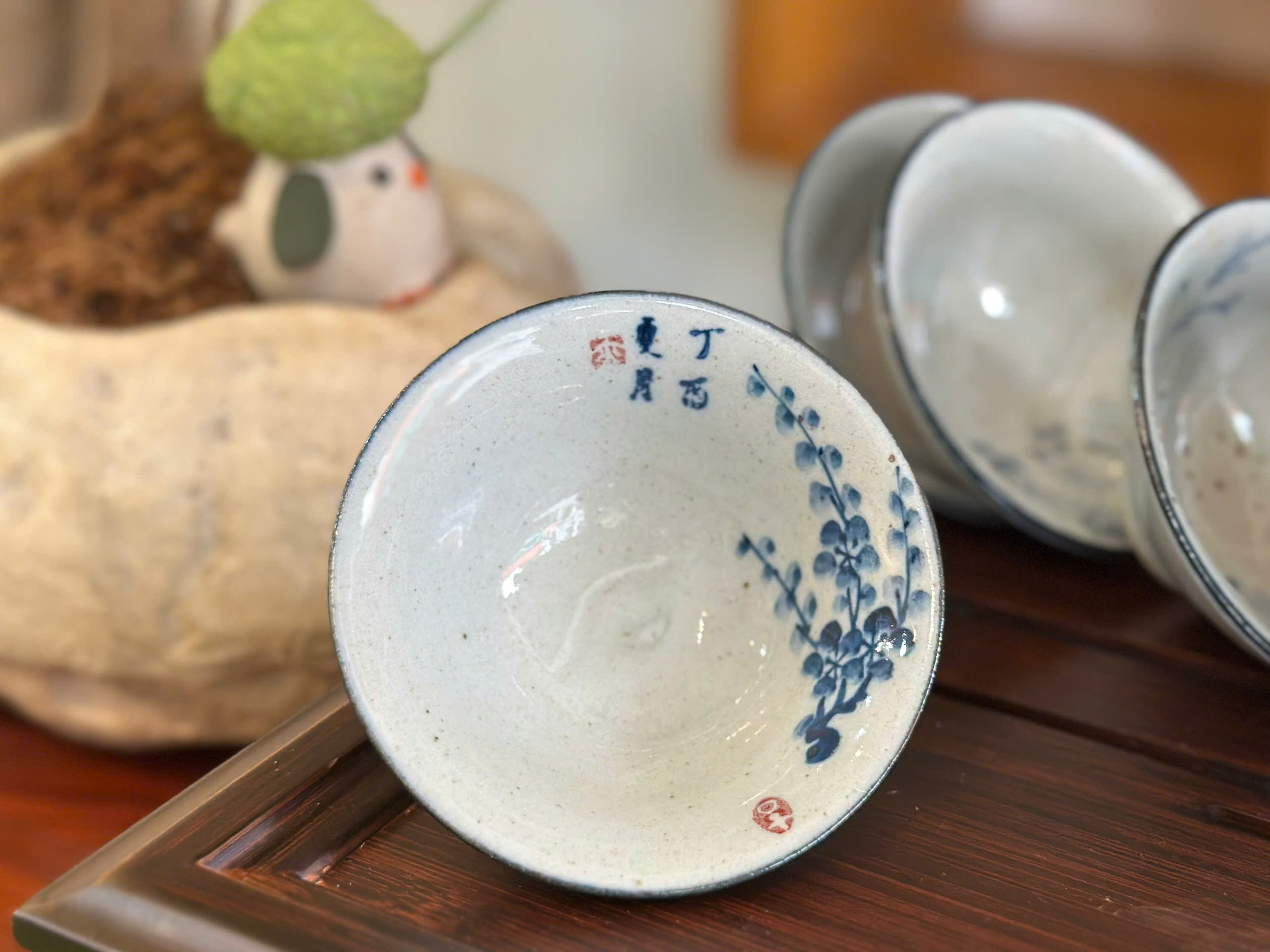 CHÉN NÓN SỨ MEN TRO HỌA TIẾT VẼ TAY - DUNG TÍCH 85ML - conical tea cup