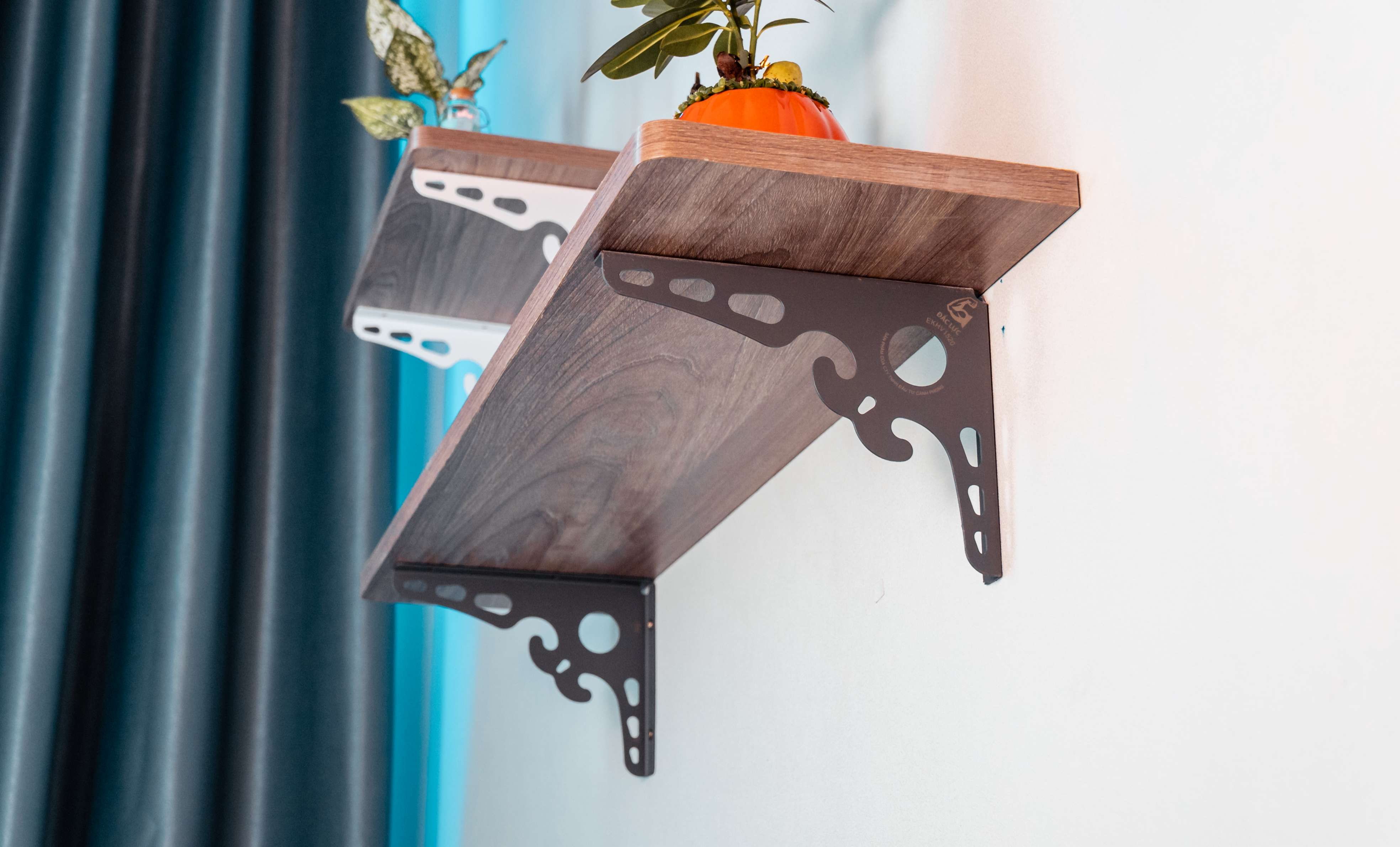 Giá để kệ, eke chữ L hoa văn treo tường chính hãng 15x20cm