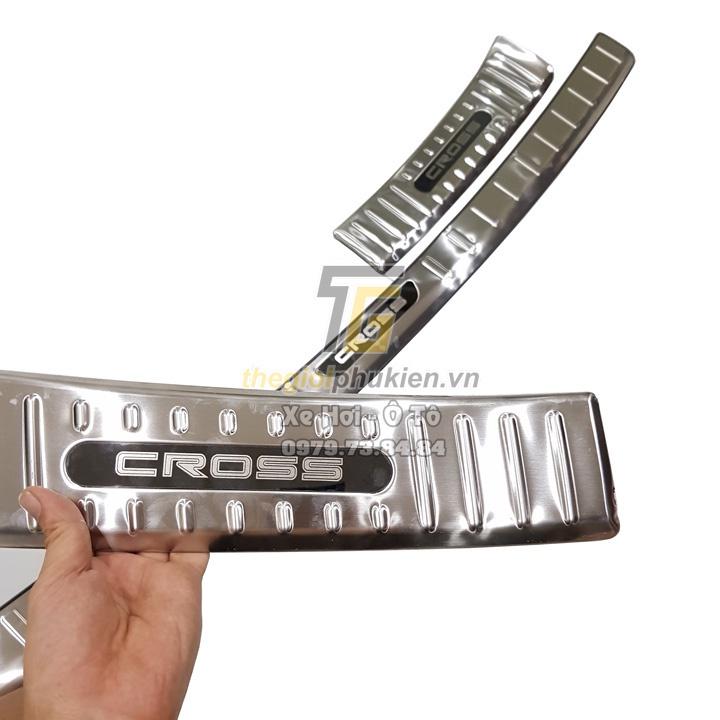 BỘ SẢN PHẨM Nẹp bước chân và ốp chống trầy cốp Toyota Cross - Mẫu Inox
