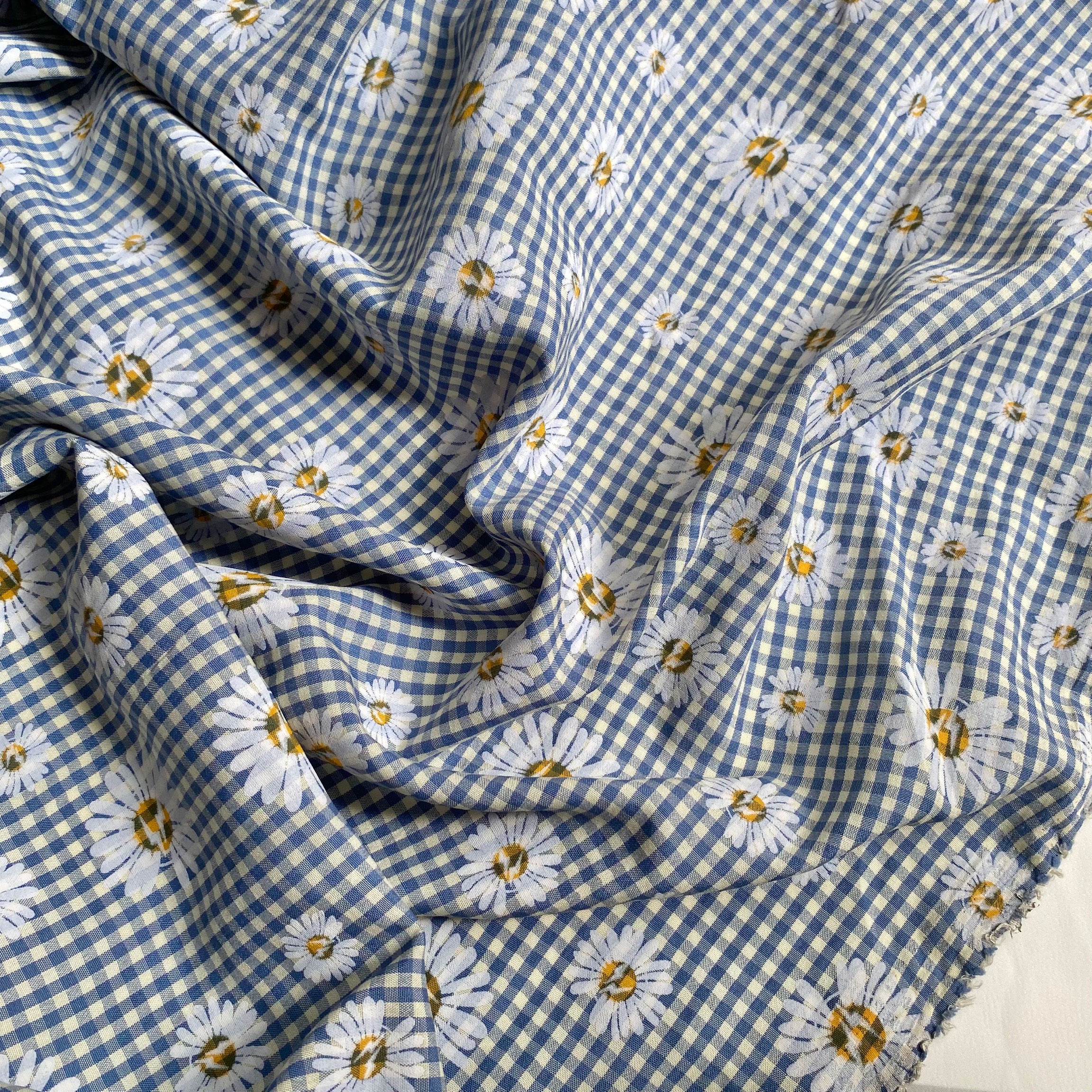 Vải Thô Cotton Pha Xanh Dương Nhỏ Hoa Cúc Sơn Khổ 1m46 - Không Co Giãn - May Đầm, Áo Kiểu, Đồ Bộ, Đồ Trẻ Em