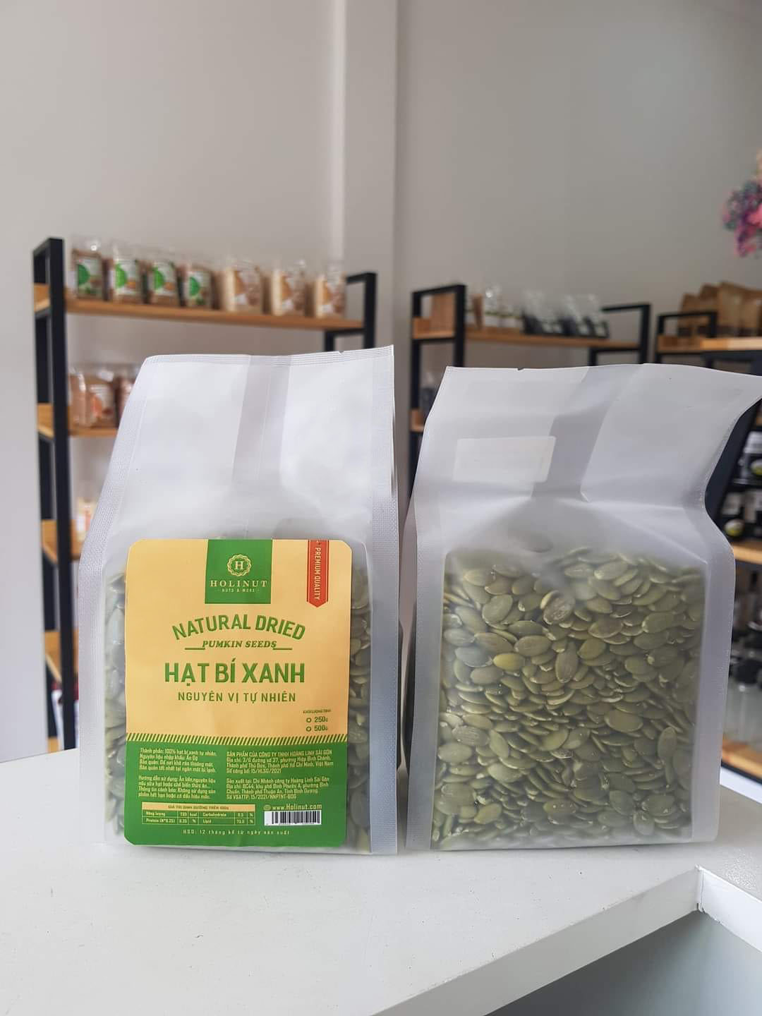 Hạt bí xanh tách vỏ Xuất xứ Ấn độ Thương Hiệu HOLINUT /đóng gói 500gr - 250gr