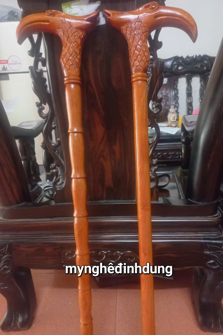 Gậy batong hỗ chợ đi lại dành cho người già bằng gỗ hương đá víp dài 90x3cm