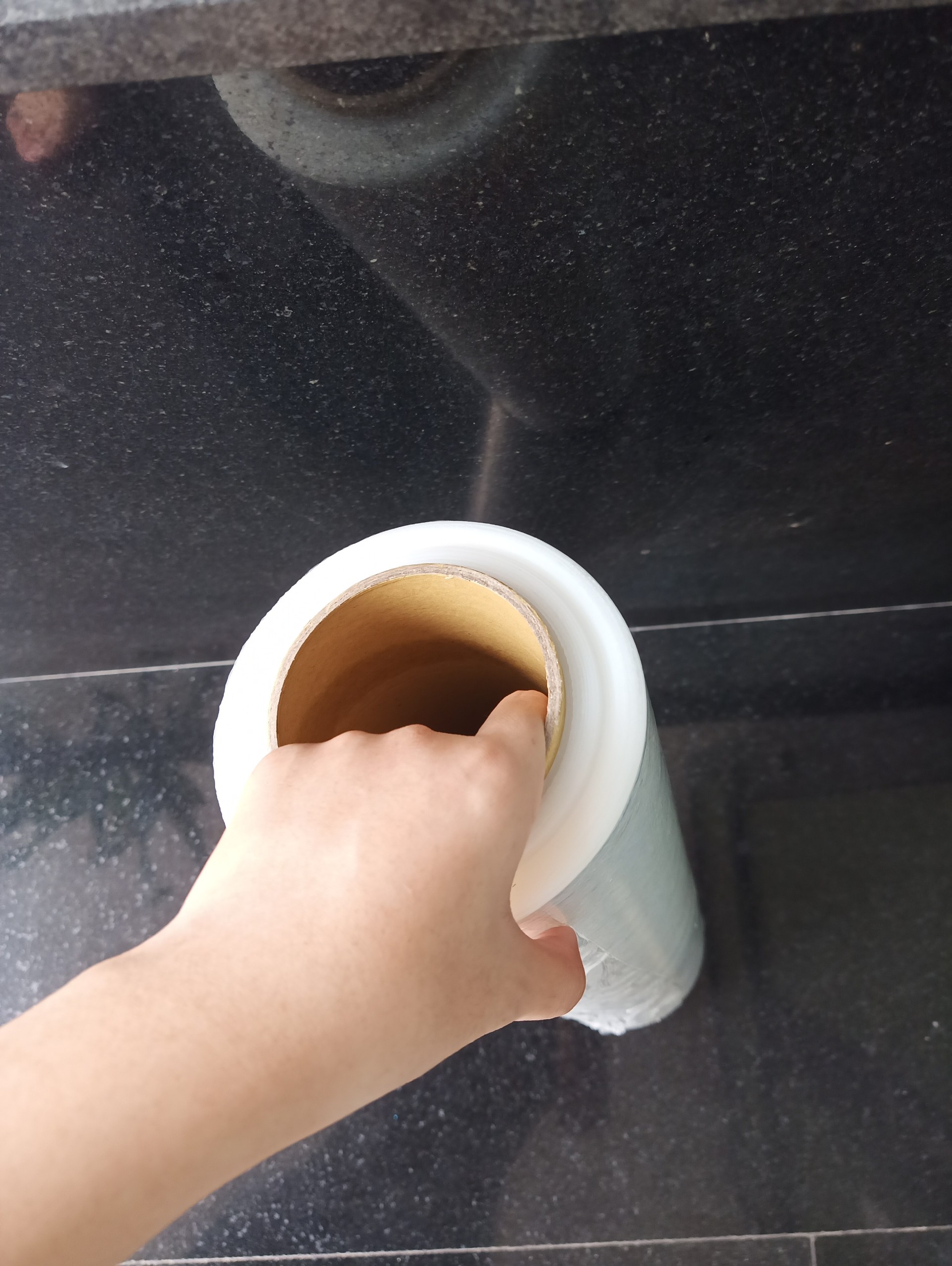Màng PE quấn hàng, bảo vệ hàng hóa 50cm x 3.3kg