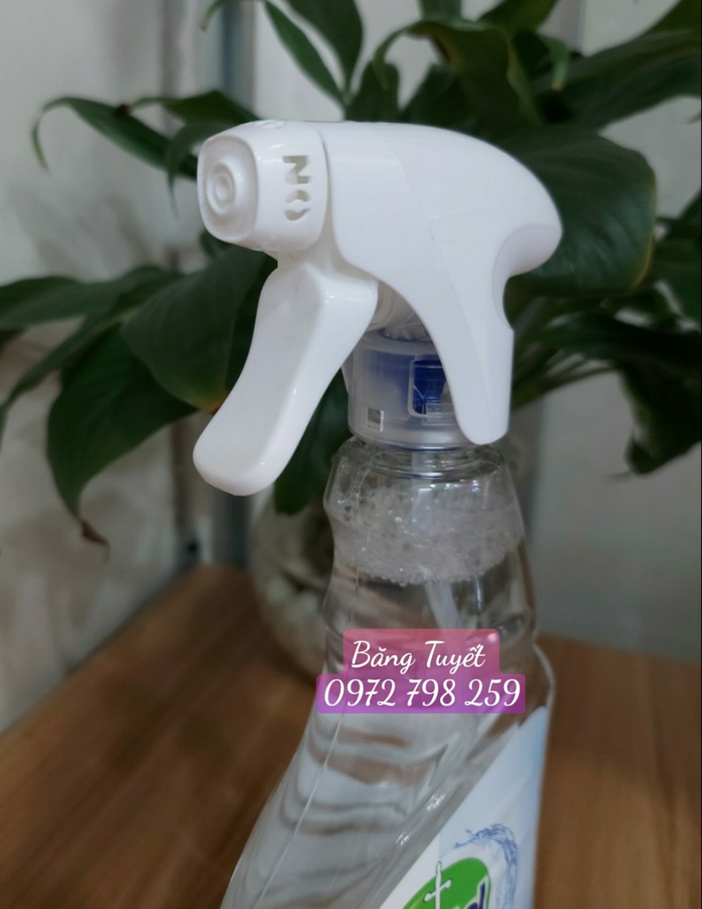 Chai xịt vệ sinh bề mặt kháng khuẩn Det tol 500ml