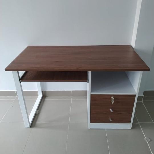 Bàn làm việc liền tủ cá nhân BLV26 kèm ngăn kéo bàn phím, bàn học liền tủ cabinet đa năng 3 ngăn kéo nhà Sành