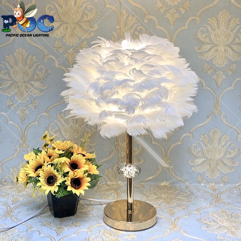Đèn Ngủ Để Bàn Lông Vũ Cao Cấp Thiết Kế Kiêu Sa Lộng Lẫy Đèn Để Bàn Trang Trí Phòng Ngủ Thân Hợp Kim Mạ Vàng MB2183