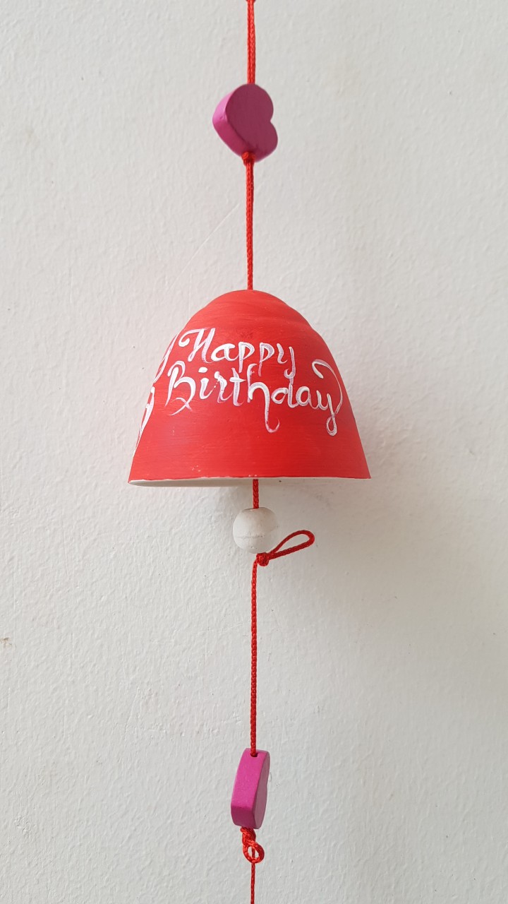 Quà sinh nhật, chuông gió Bát Tràng, hàng vẽ tay cùng dòng chữ "Happy Birthday", tặng kèm túi giấy handmade, món quà sinh nhật xinh xắn, độc đáo dành tặng bạn bè, người thân nhân dịp sinh nhật. Giao từ HCM