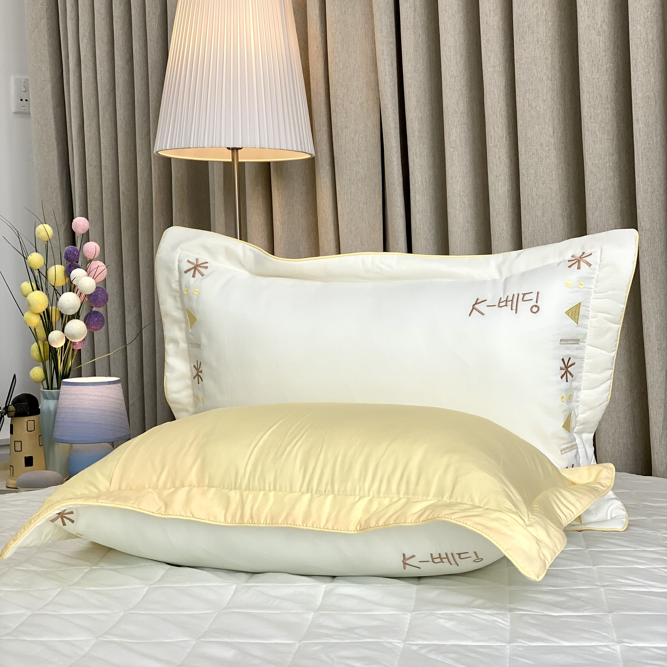 Bộ ga giường chần bông KBedding by Everon KMTS 102 Microtencel Vàng (4 món)