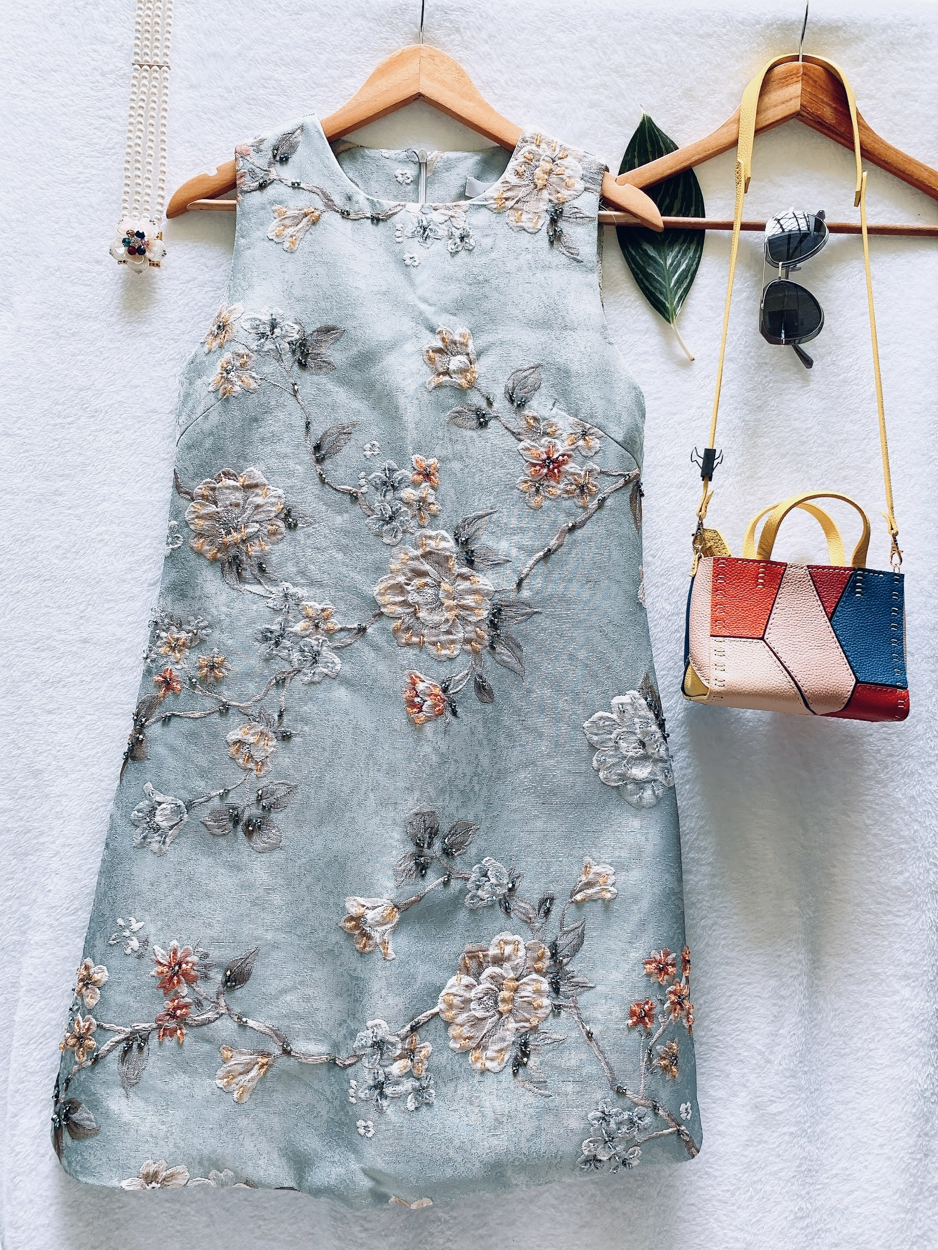 Đầm gấm chữ A sang trọng
