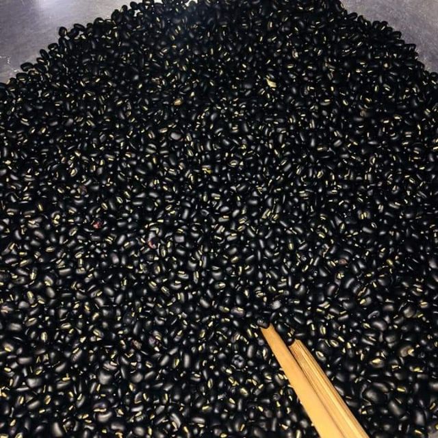 đậu đen xanh lòng[ loại hạt nhỏ nhà trồng]1 bịt 1kg
